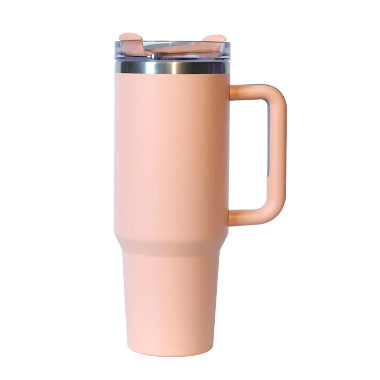 Kakšna je razlika med termosom in tumblerjem?